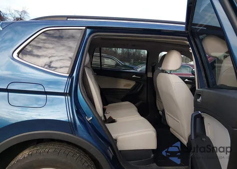 2019 Volkswagen Tiguan 2.0T Se/2.0T Sel/2.0T Sel R-Line/2.0T Sel R-Line Black z USA, uszkodzony, nr VIN 3VV2B7AX7KM038821